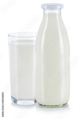 Frische Milchglas Milchflasche Milch Glas Flasche freigestellt Freisteller isoliert