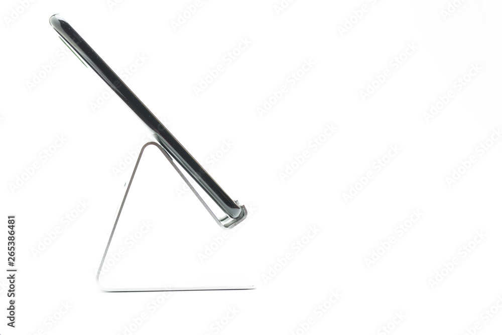 Soporte para móvil de mesa sobre fondo blanco Soporte para móvil de mesa sobre fondo blanco