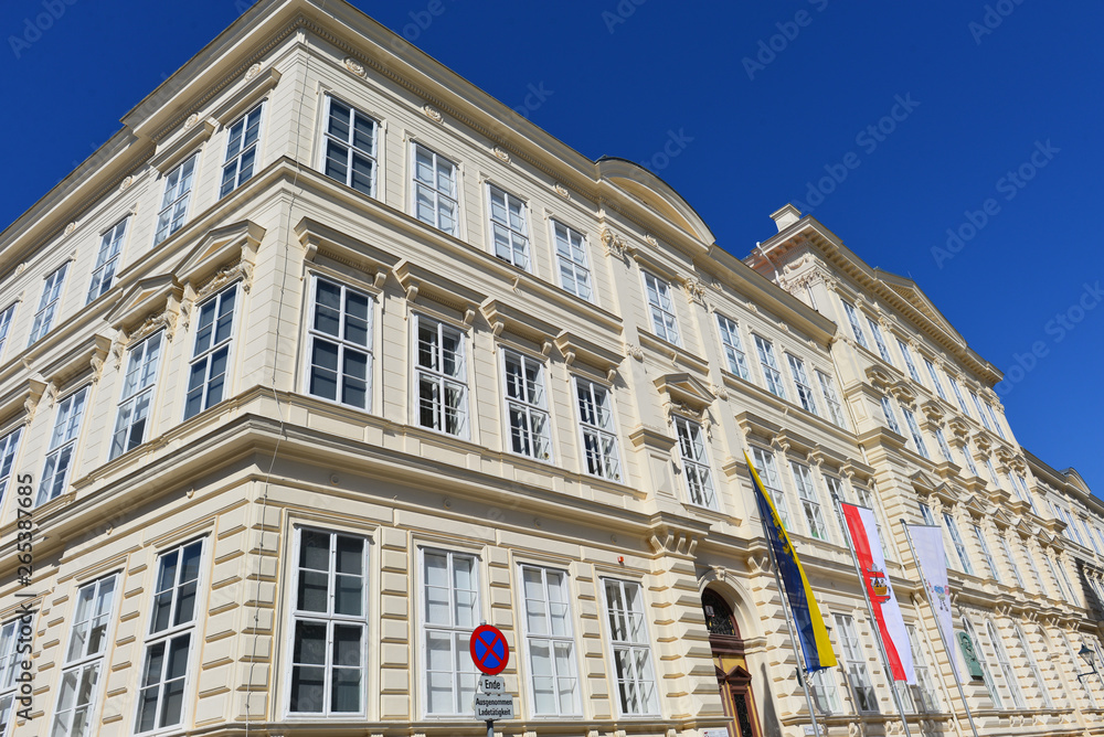 Fototapeta premium Denkmalgeschützte Architektur in Baden bei Wien