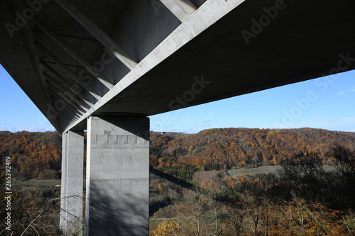 Brücke Tal Geislingen Kochertalbrücke Rastplatz A6 Braunsbach Straße Autobahn Brückenpfeiler Beton Höchste Talbrücke Deutschlands Autobahn Betonpfeiler Brückenmuseum Kocher Durchlaufträger Hohlkasten 