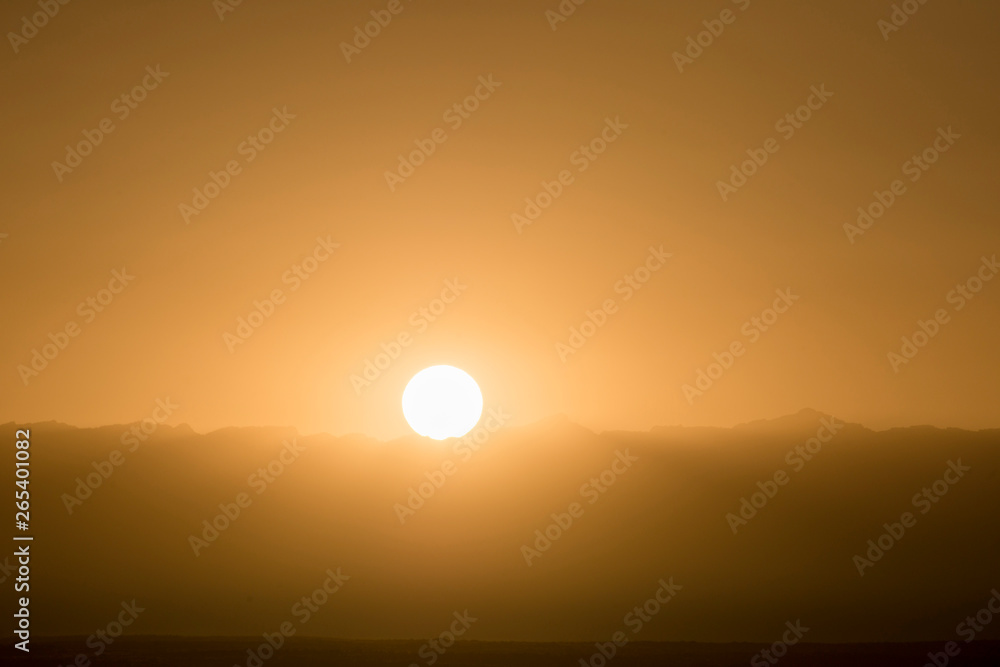 Obraz premium Beautiful morning glow on Helan peak