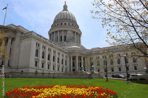 Bild auf Leinwand Wisconsin State Capitol building spring view with flower bed with bright tulips on a foreground