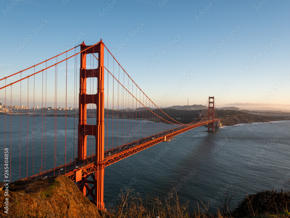Fototapeta premium Most Golden Gate o zachodzie słońca