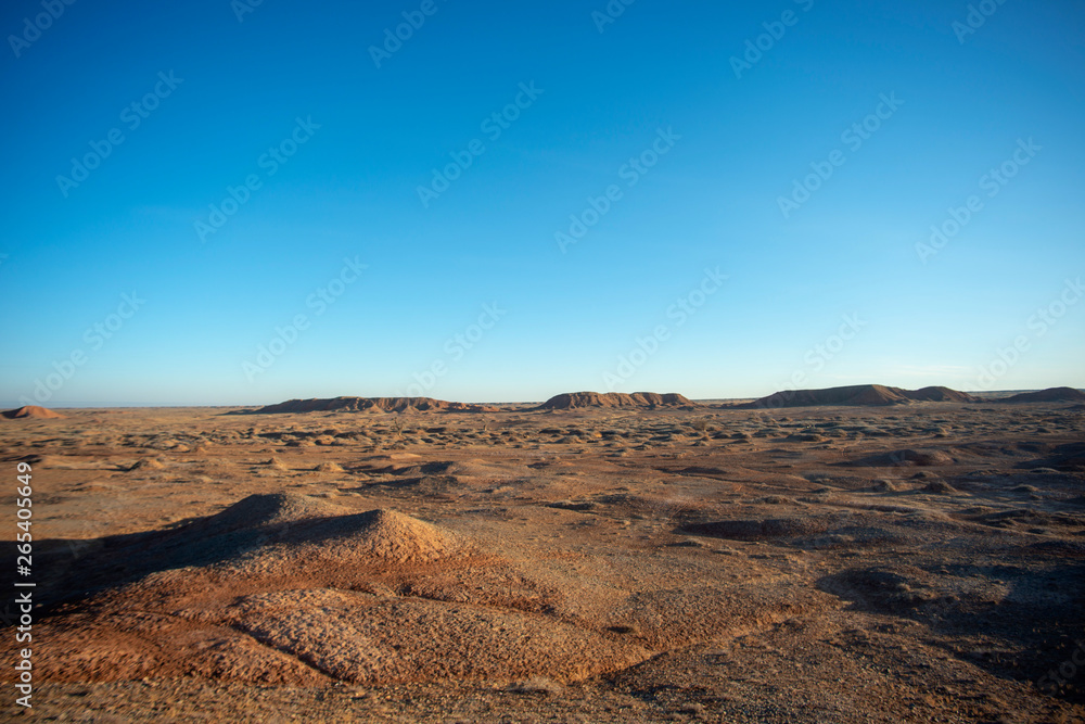 Naklejka premium Golden deserts and hills at sunrise.