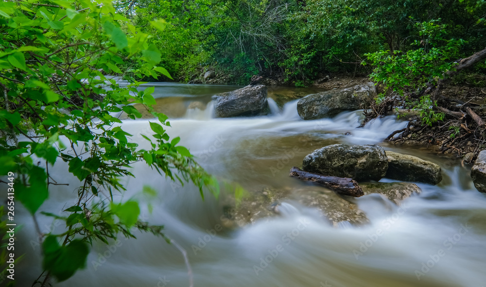 Obraz premium Small waterfall on Bull Creek Austin Texas spring