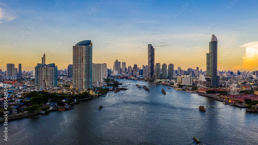Naklejka premium Bangkok city skyline and skyscraper with business building in Bangkok downtown, Chao Phraya River, Bangkok, Thailand.