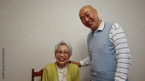 仲良しなおじいちゃんとおばあちゃん