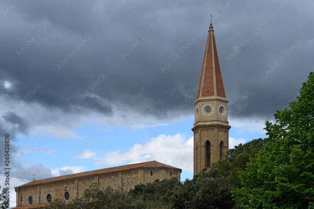 scenic view of Arezzo Cathedral under a cloudy sky, on springtime