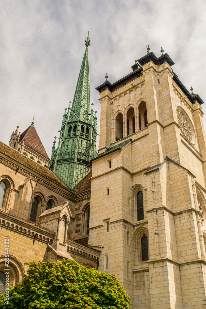 Fototapeta premium Geneva Cathedral view from below