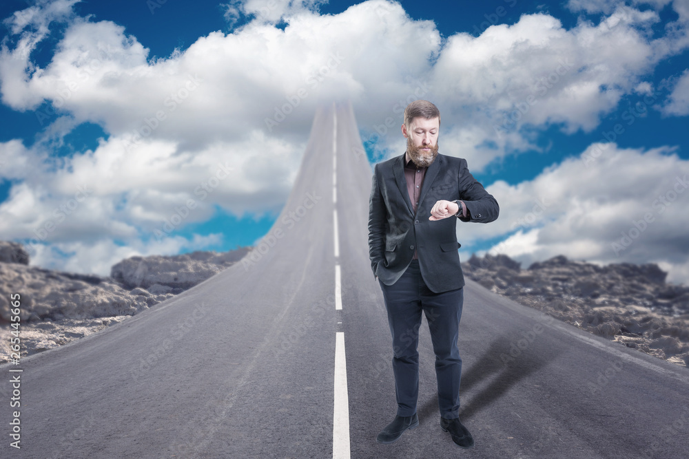 Obraz premium Businessman standing on road that goes up to the sky