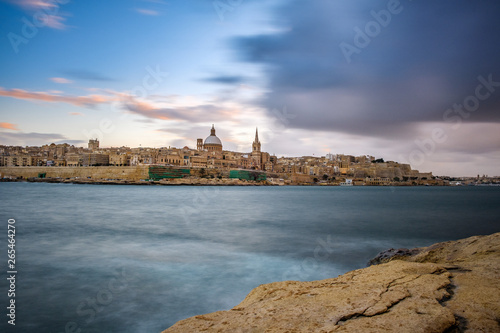 Fototapeta Naklejka Na Ścianę i Meble -  Valletta sunset mood