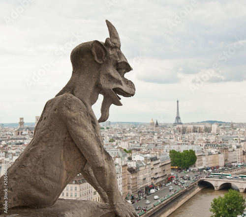 Chimera of Notre-Dame Cathedral. View of Paris and Eiffel Tower. France © E.O.