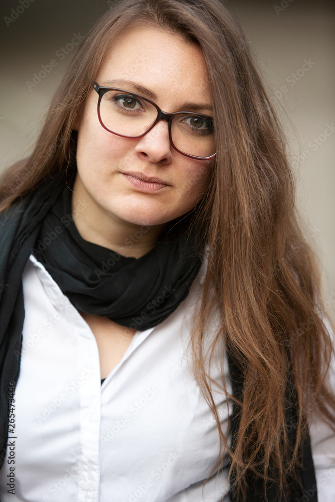 Fototapeta premium young brunette woman wearing eyeglasses