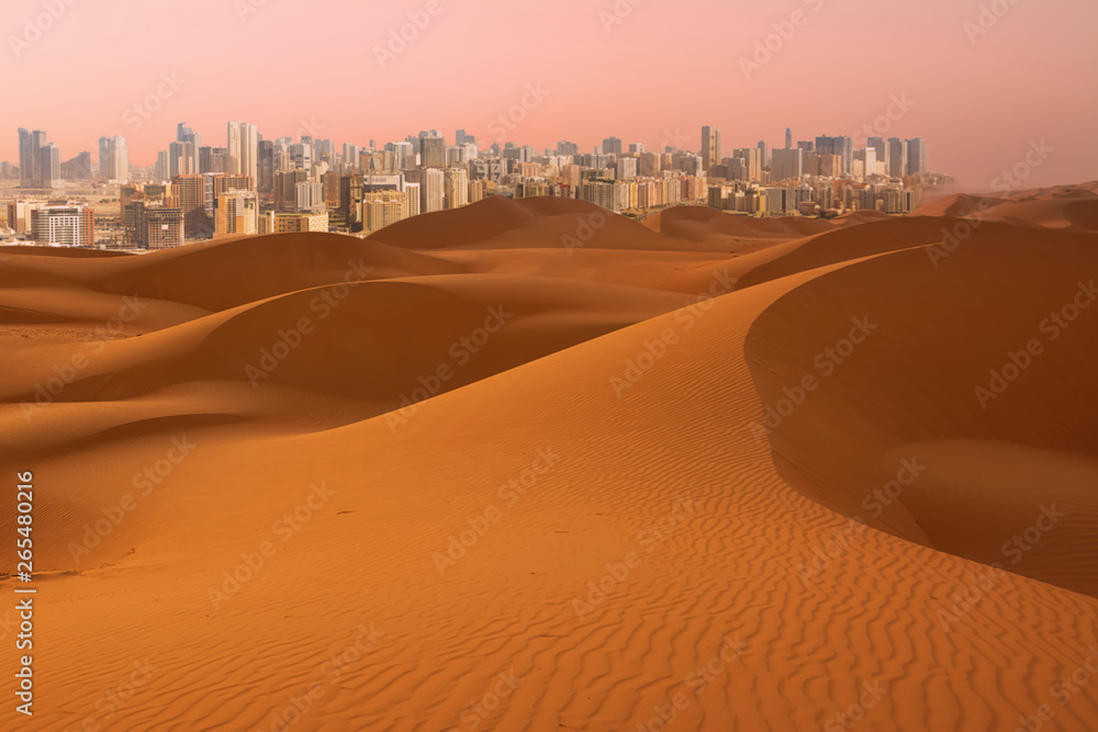 Φωτογραφία Dunes of Desert at dawn and skyscrapers of  Dubai (United Arab Emirates)