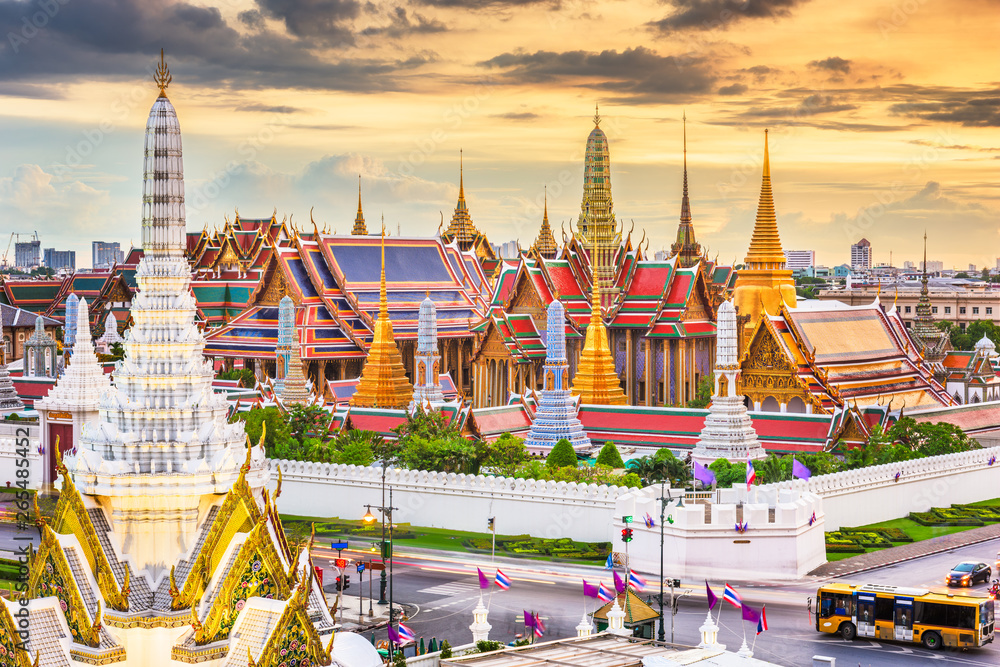 Naklejka premium Bangkok, Tajlandia w świątyni Szmaragdowego Buddy i Wielkiego Pałacu