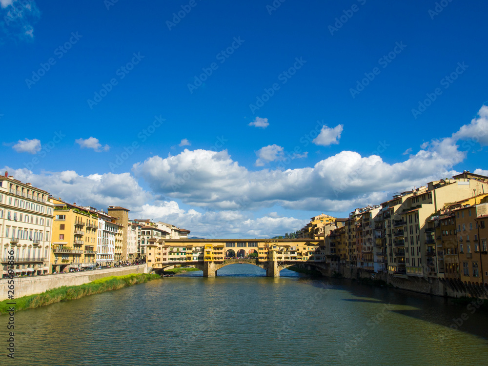 Firenze, Ponte Vecchio e fiume Arno.