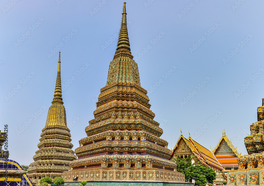 Fototapeta premium Colorful stupas in Wat Pho in Bangkok, Thailand