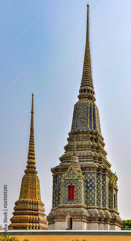 Fototapeta premium Colorful stupas in Wat Pho in Bangkok, Thailand