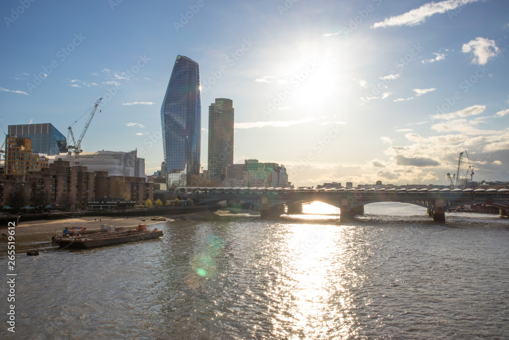 Obraz premium Panoramic cityscape view of London.