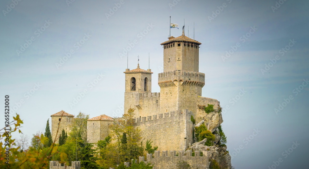 15432_View_of_the_Cesta_tower_on_the_top_of_the_mountain.jpg