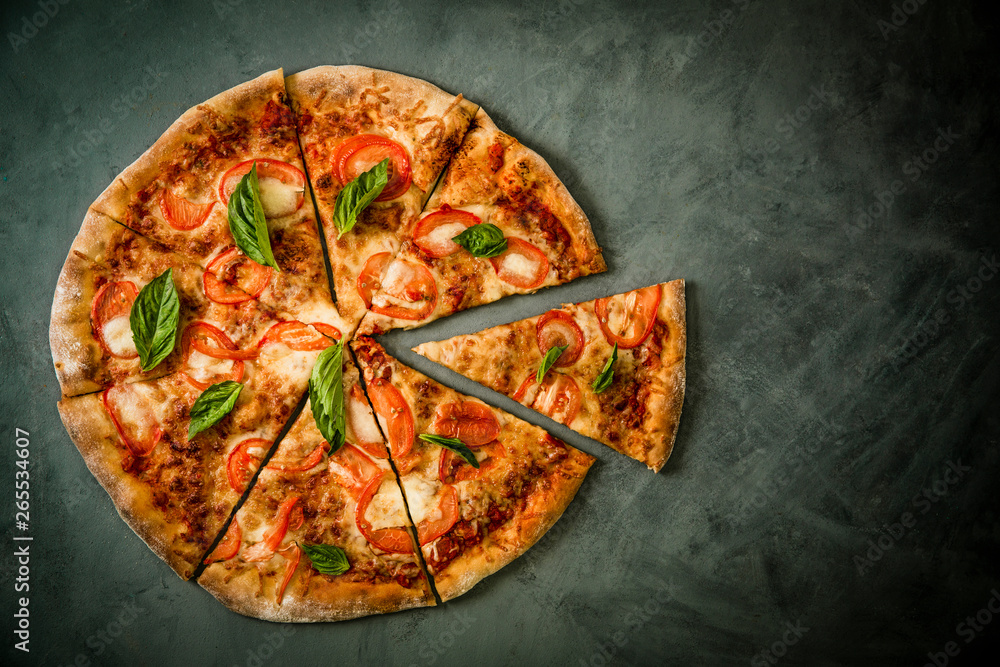 © Darina Kopcok - Pizza margherita shot