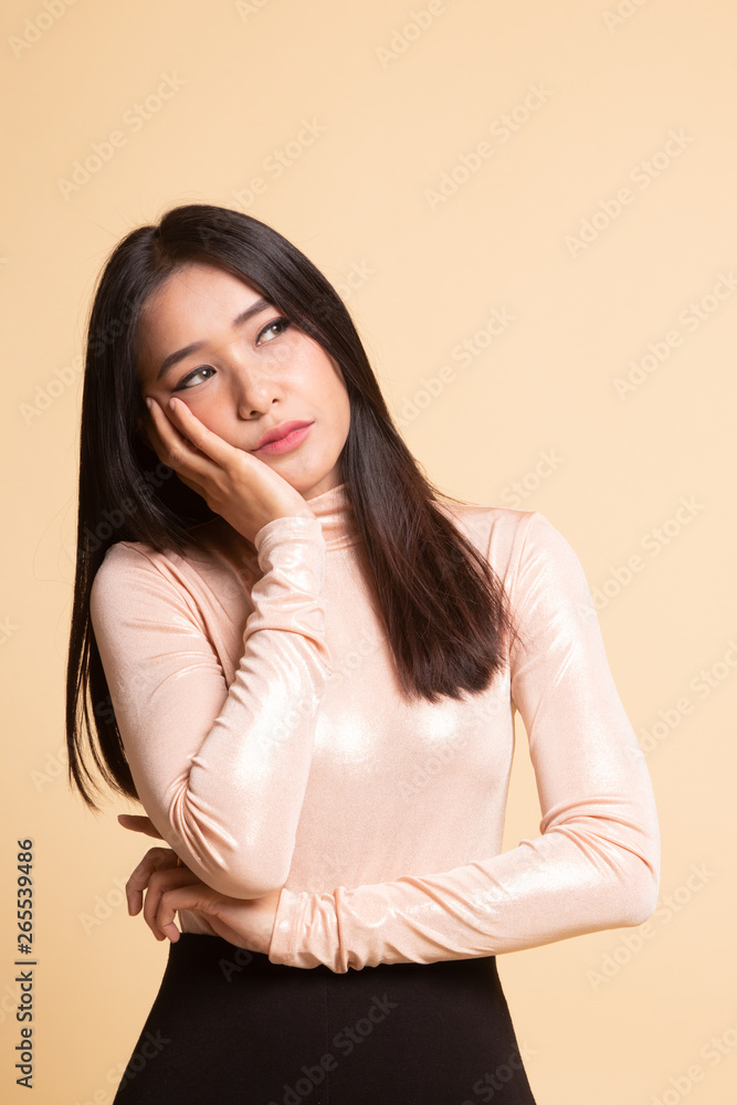 Beautiful young Asian woman get bored. Beautiful young Asian woman get bored.