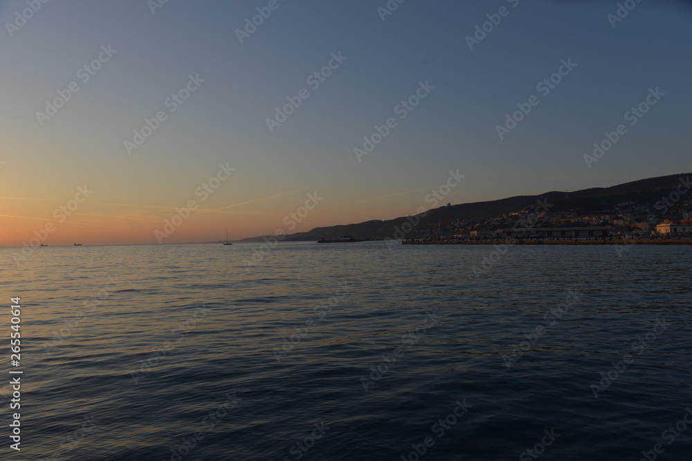 Fototapeta premium Tramonto sul mare