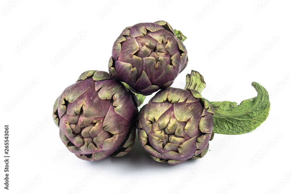 Obraz premium three artichokes closeup isolated withe background