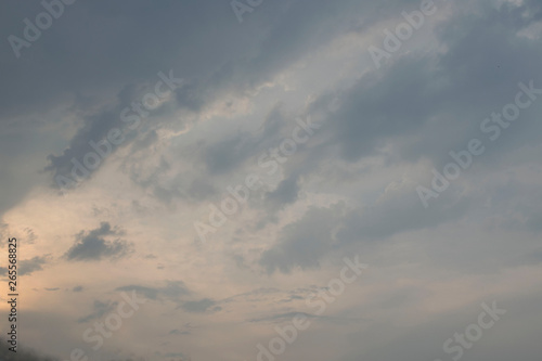 Fototapeta Naklejka Na Ścianę i Meble -  Overcast evening sky