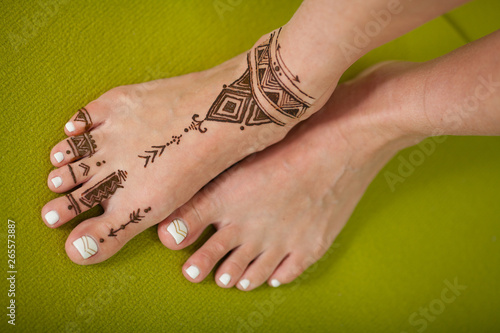 beautiful mehendi on the foot pattern mandala henna