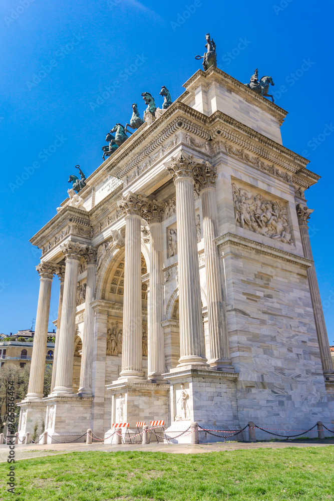 Fototapeta premium Arch of Triumph (Arco della Pace) at Park Sempione in Milan, Italy