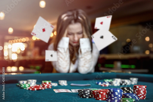 Canvas Print Upset woman in casino with falling cards
