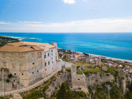 Roccella Ionica o Jonica  citt   in provincia di Reggio Calabria con affaccio sul mar Ionio Mediterraneo. Vista della costa sabbiosa  del castello Carafa e del porto dall alto in Estate.