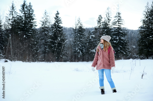 Beautiful woman at snowy re...