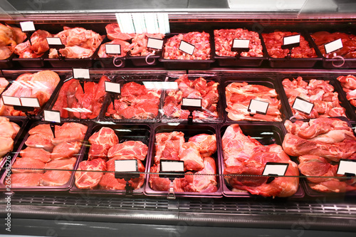 Refrigerated display case w...