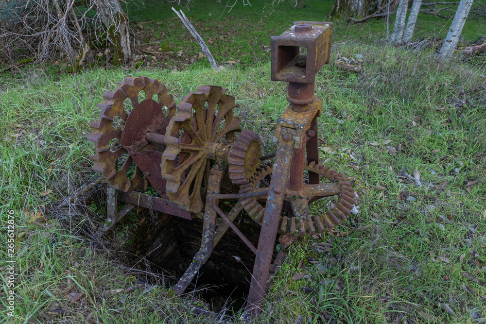 Old machine to draw water
