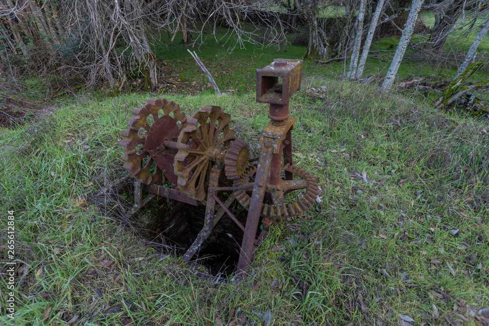 Old machine to draw water