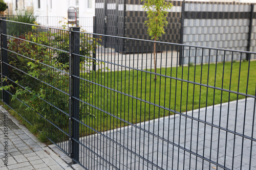 Foto Green garden fence as property fence line