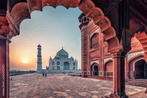 Canvas Print Taj Mahal in sunrise light, Agra, India