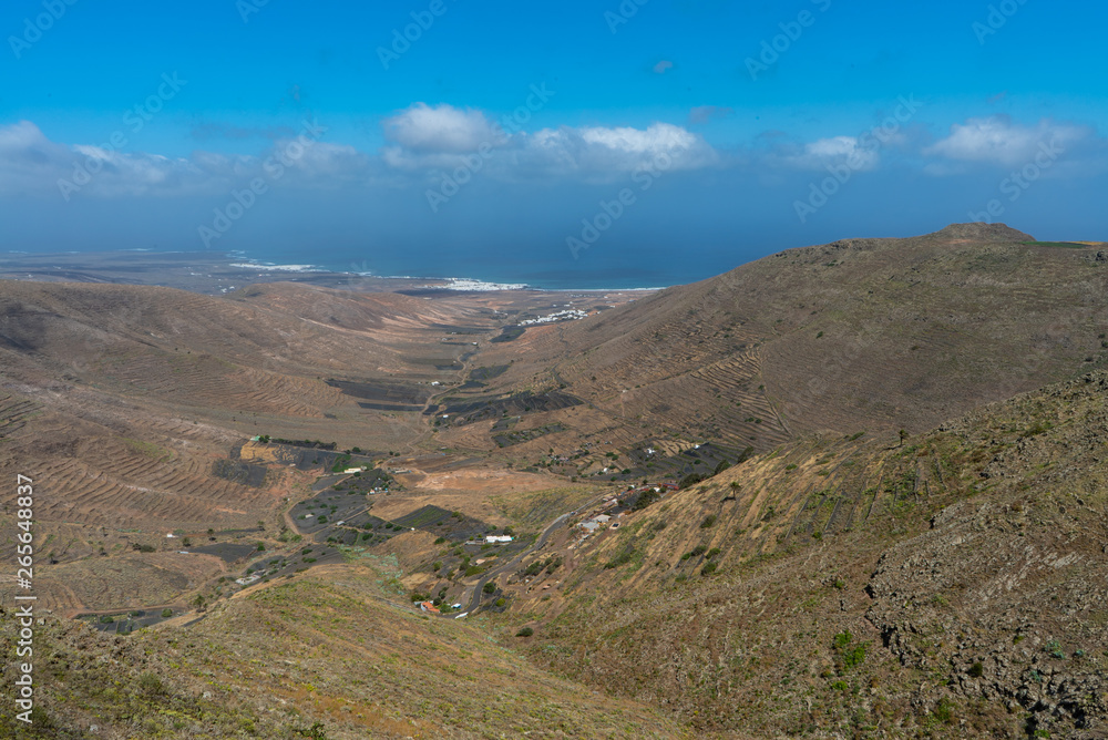 Naklejka premium View of mountains