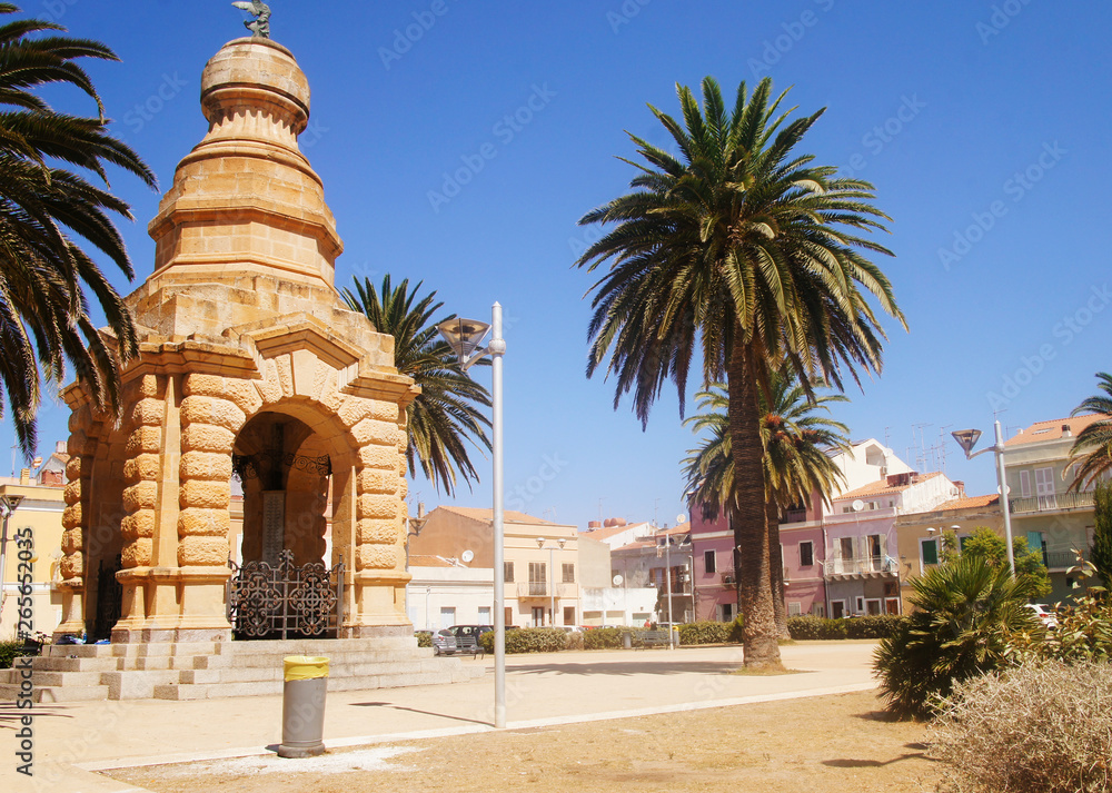 Fototapeta premium The streets are sunny in the old European southern tourist town on the southern island.