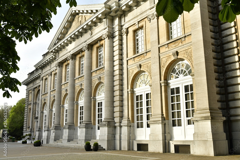 La façade du Palais des Colonies au parc de Tervuren