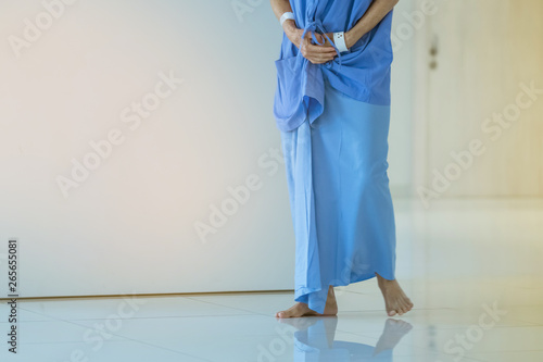 Female urinary tract patients walking for exercise and rest alone in the hospital