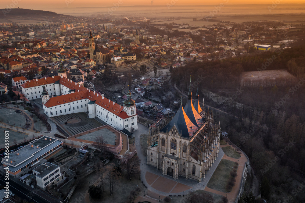 The town began in 1142 with the settlement of Sedlec Abbey, the first Cistercian monastery in Bohemia, Sedlec Monastery, brought from the Imperial immediate Cistercian Waldsassen Abbey. By 1260.
