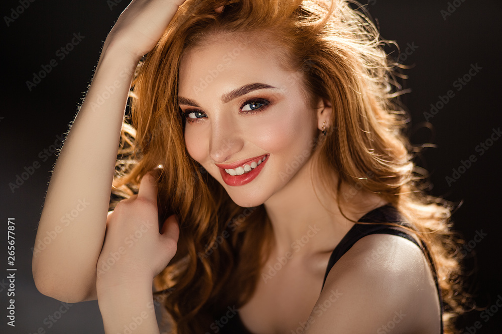 Fototapeta premium brunette girl with curly hair/advertising