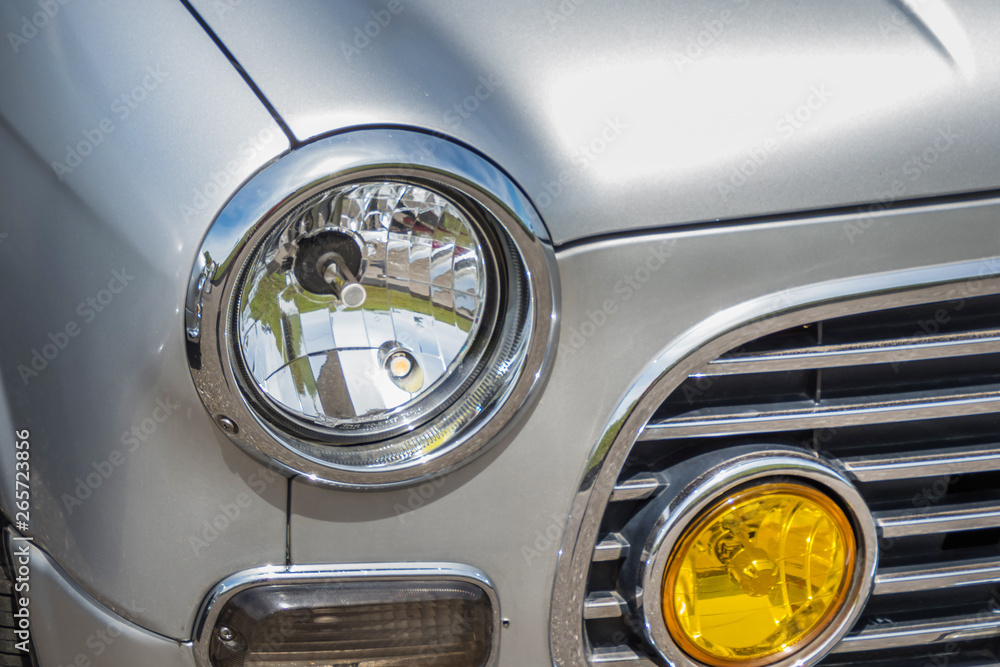 自動車のヘッドライト Headlight of the car 自動車のヘッドライト Headlight of the car