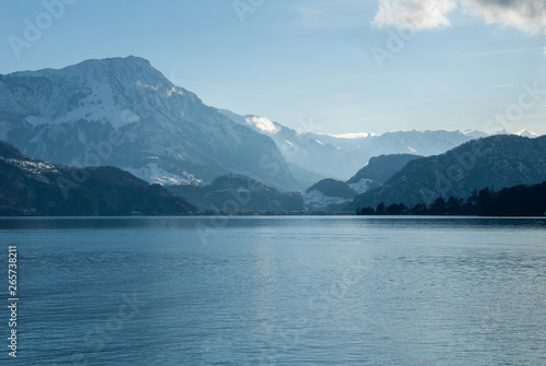 秋のルツェルン湖クルーズ（スイス） © tatsuo115
