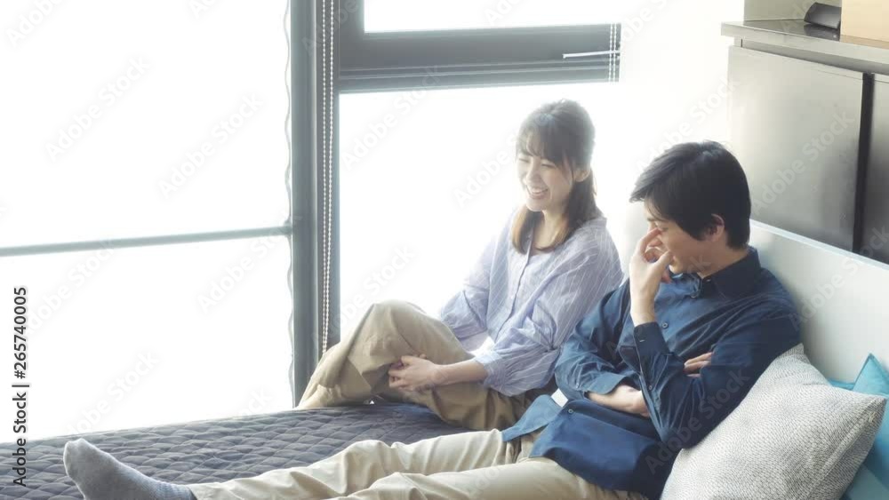 会話するカップル 会話するカップル