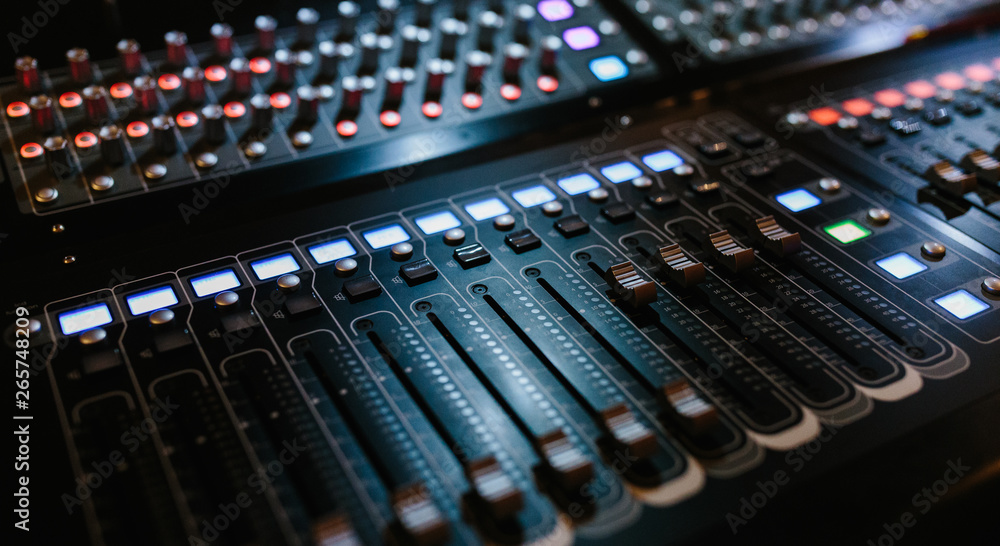 Digital music mixer Digital music mixer