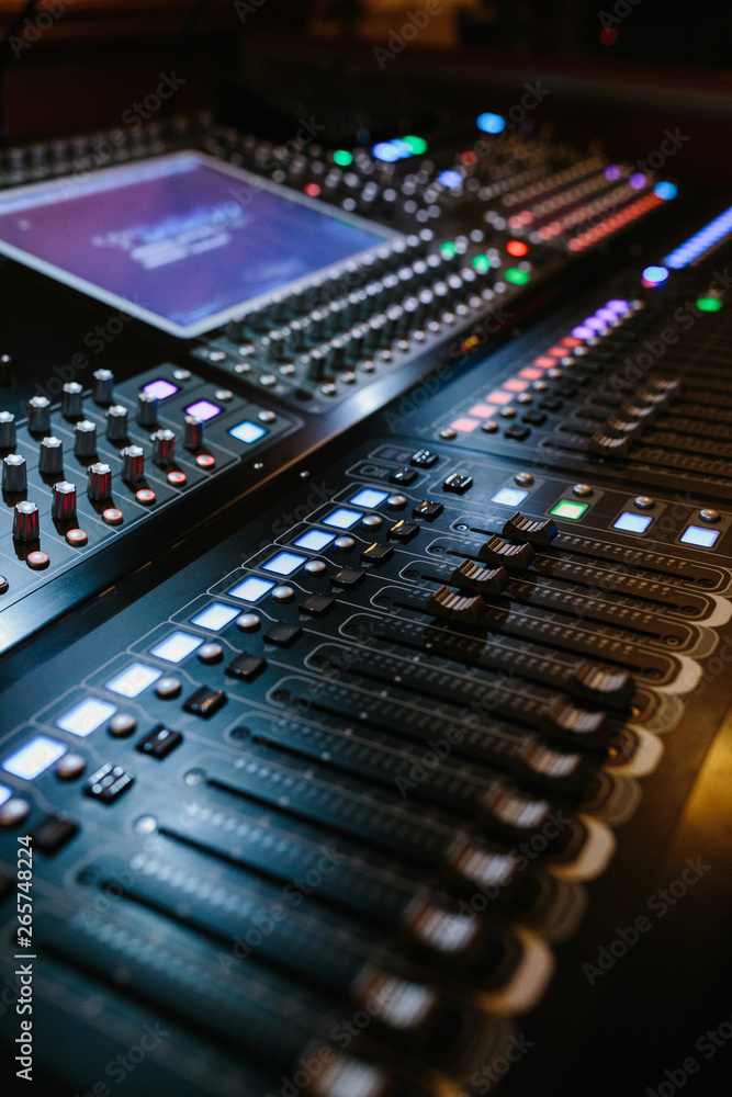 Digital music mixer Digital music mixer